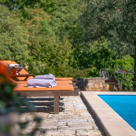 Lunaria - Istrian With Pool