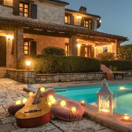 Villa Lunaria - Istrian With Pool Višnjan