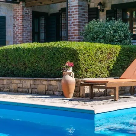 Lunaria - Istrian With Pool Višnjan